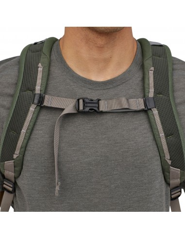 Patagonia Nine Trails Pack 20L Industrial Green Onbody Detail 1