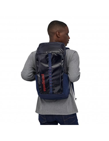 Patagonia Black Hole Pack 25L Classic Navy Onbody 2