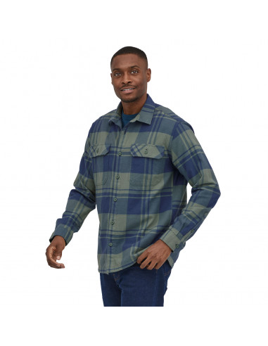 Patagonia Mens Long-Sleeved Organic Cotton Midweight Fjord Flannel Shirt Live Oak: Hemlock Green Onbody Front