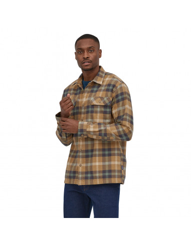 Patagonia Mens Long-Sleeved Organic Cotton Midweight Fjord Flannel Shirt Forage: Mojave Khaki Onbody Front