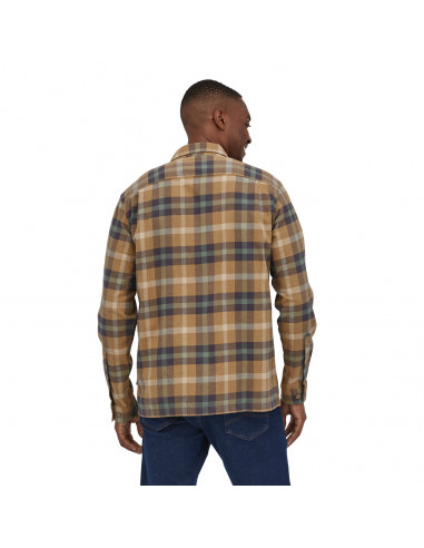 Patagonia Mens Long-Sleeved Organic Cotton Midweight Fjord Flannel Shirt Forage: Mojave Khaki Onbody Back