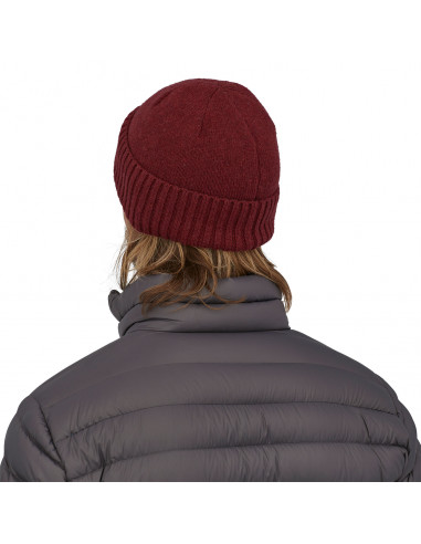 Patagonia Brodeo Beanie Sequoia Red Onbody 2