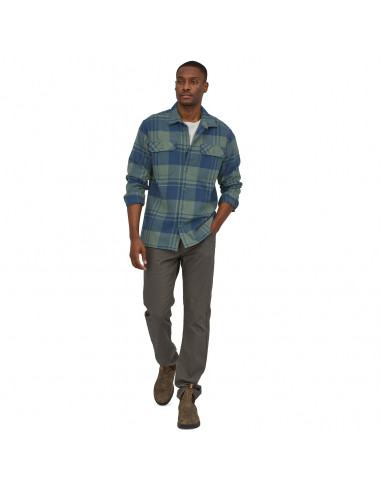 Patagonia Mens Long-Sleeved Organic Cotton Midweight Fjord Flannel Shirt Live Oak: Hemlock Green Onbody Front 2