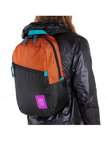 Topo Designs Light Pack Clay Black Onbody 2