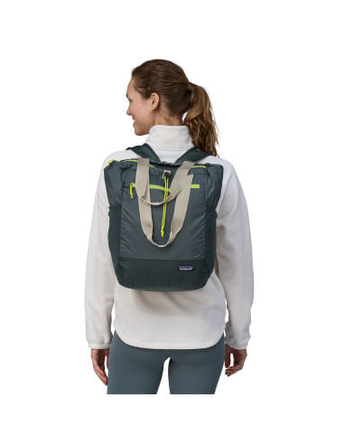 Patagonia Ultralight Black Hole Tote Pack 27L Nouveau Green Onbody 1