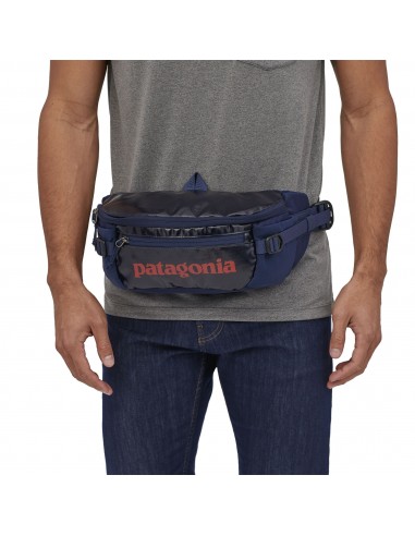 Patagonia Black Hole Waist Pack 5L Classic Navy Onbody 1