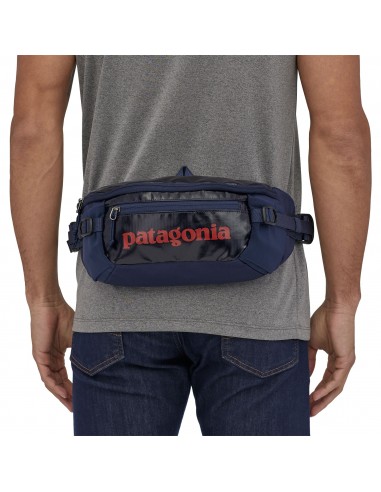 Patagonia Black Hole Waist Pack 5L Classic Navy Onbody 2